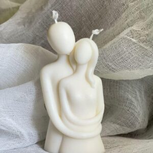 💖 couple hug candle – 100% pure soy wax | romantic decorative candle | handcrafted | white color ✨🕯️🤍